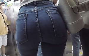 Candid a subsistence Asian girl in tight jeans