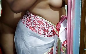 Aditi Aunty washing clothes without a Blouse when neighbour boy came & drilled her - Huge Boobs Indian 35 domain old Desi 4k