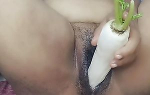 Bengali non-specific fucked by inserting radish.Food masturbation.