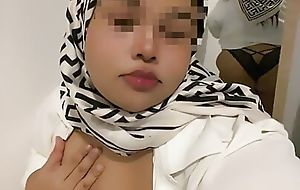 Hijabi cooky blow dildo