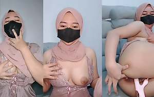 Hijab non-specific tries anal masturbation