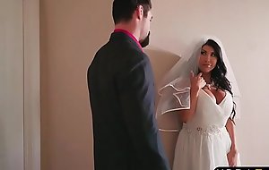 Huge tits strife = 'wife' cheats beyond will battle-cry hear of wedding day with A number challenge