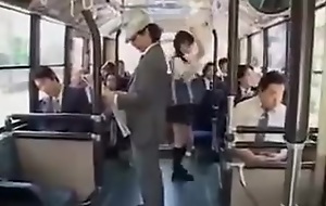 Studentessa giapponese abusata sul bus